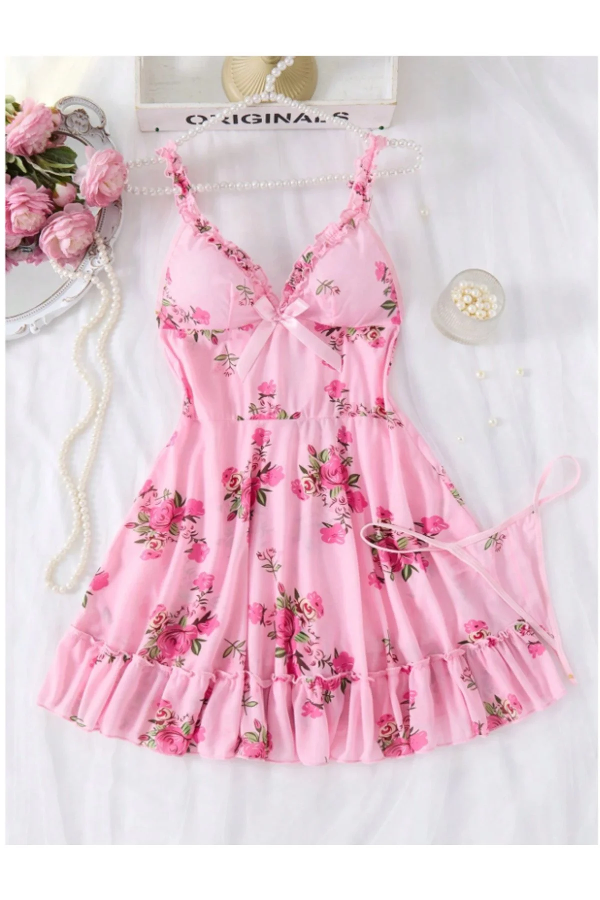 Pembe Gül Desenli Fırfırlı İnce Askılı Mini Fantazi Gecelik Takımı