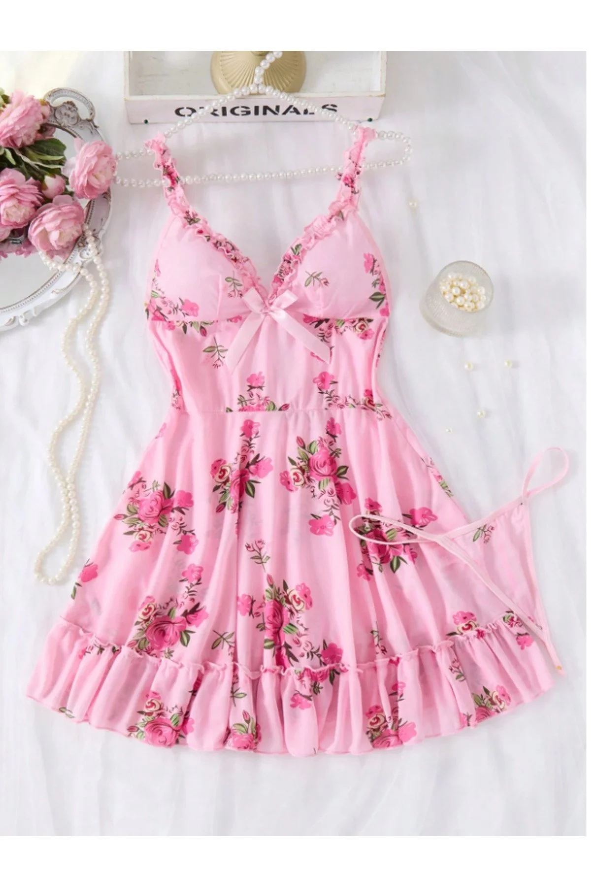 Pembe Gül Desenli Fırfırlı İnce Askılı Mini Fantazi Gecelik Takımı