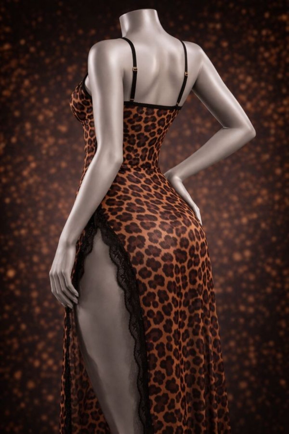 Leopar Desenli Yırtmaçlı G-String Tanga Dahil Seksi Kadın Fantezi Gecelik Takımı 