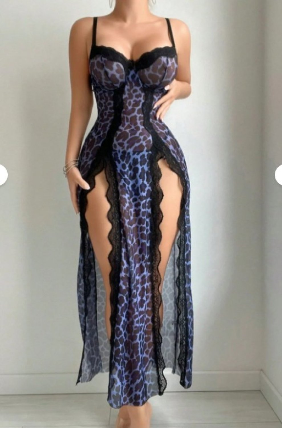 Mavi Leopar Desenli Yırtmaçlı G-String Tanga Dahil Seksi Kadın Fantezi Gecelik Takımı